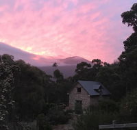 The Stone Cottage with tennis court - Accommodation Gladstone