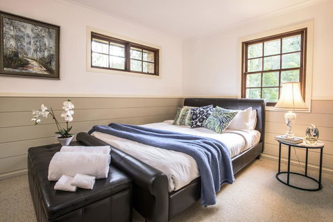 The Stone On The Hill - 3 Bedroom House - Accommodation Gladstone 3