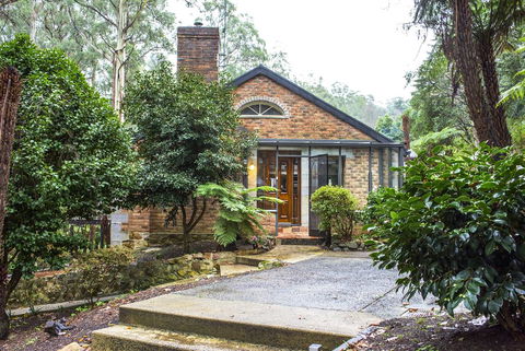 The Stone On The Hill - 3 Bedroom House - Accommodation Gladstone 1