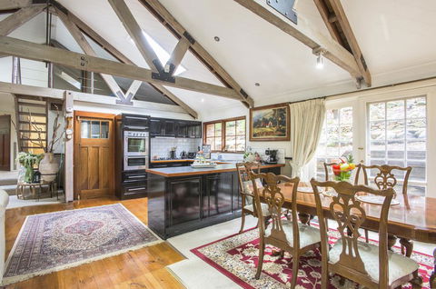 The Stone On The Hill - 3 Bedroom House - Accommodation Gladstone 2