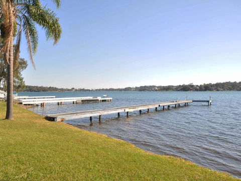 The Studio On The Lake @ Fishing Point, Lake Macquarie - Honestly Put The Line In And Catch Fish - Accommodation Gladstone 0