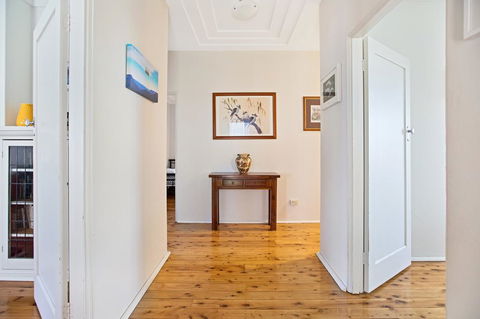 The Summit House - Accommodation Gladstone 2