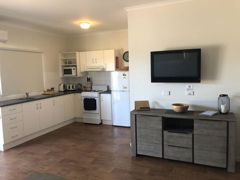 The Sundowner Cabin & Tourist Park - Accommodation Gladstone 3