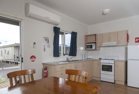 The Sundowner Cabin & Tourist Park - Accommodation Gladstone 1
