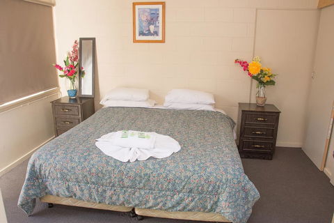 The Swiss Motel - Accommodation Gladstone 2