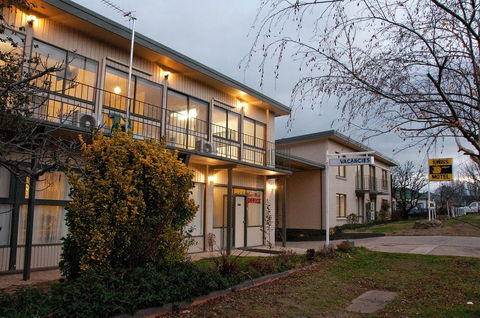 The Swiss Motel - Accommodation Gladstone 0