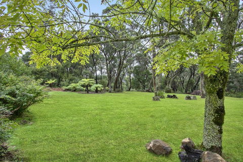 THE TEACHERS COTTAGE - Accommodation Gladstone 1