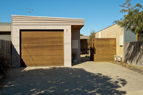The Terrace Grove - Accommodation Gladstone 2
