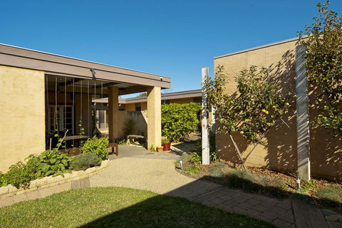 The Terrace Grove - Accommodation Gladstone 0