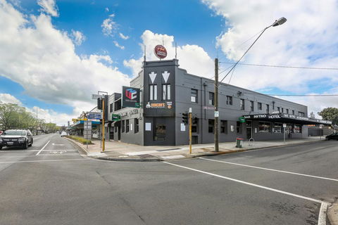The Union Club Hotel - Accommodation Gladstone 0