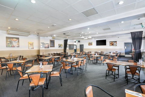 The Union Club Hotel - Accommodation Gladstone 1