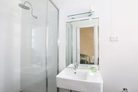 The Union Club Hotel - Accommodation Gladstone 3
