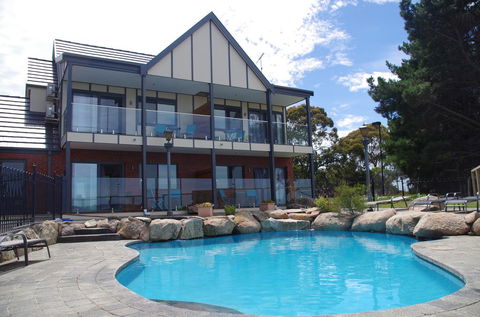 The View On Grossmans - Accommodation Gladstone 2