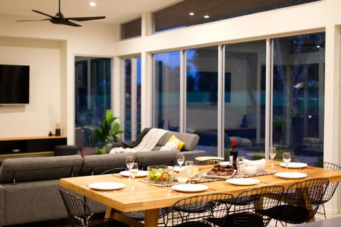 The Villas - Accommodation Gladstone 2