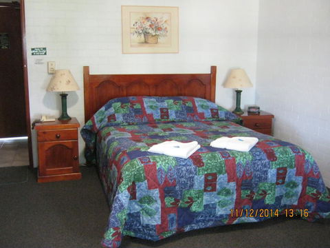 The Vineyard Motel - Accommodation Gladstone 2