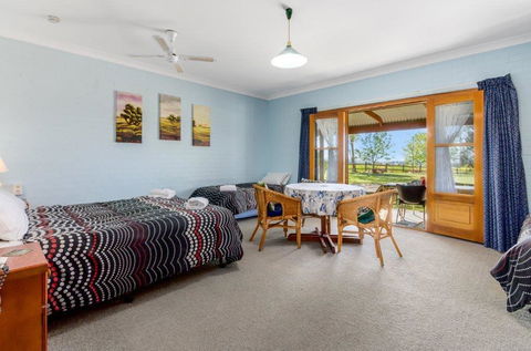 The Vineyard Motel - Accommodation Gladstone 3