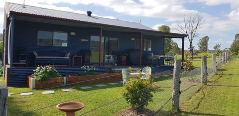 The Wattle Lodge - Accommodation Gladstone 0