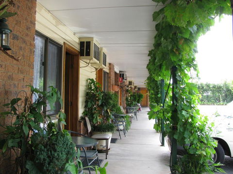 The Wayfarer Motel - Accommodation Gladstone 0