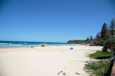 The White House - Central Coolum With Spectacular Ocean Views And WiFi - Accommodation Gladstone 2