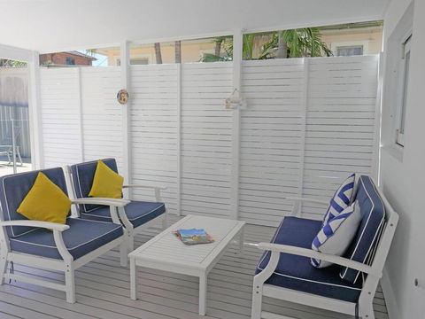 The White House', 25 Tomaree Road - Fantastic House With Pool, Linen FOXTEL & WII-U - Accommodation Gladstone 2