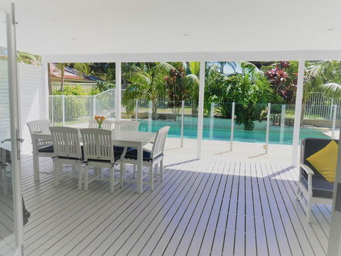 The White House', 25 Tomaree Road - Fantastic House With Pool, Linen FOXTEL & WII-U - Accommodation Gladstone 1