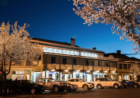 The Woolpack Hotel - Accommodation Gladstone 0