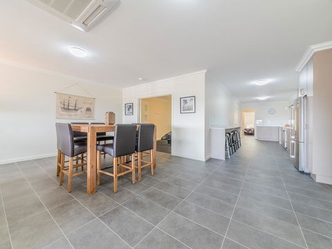 Thompson Ave Apartments - Accommodation Gladstone 0