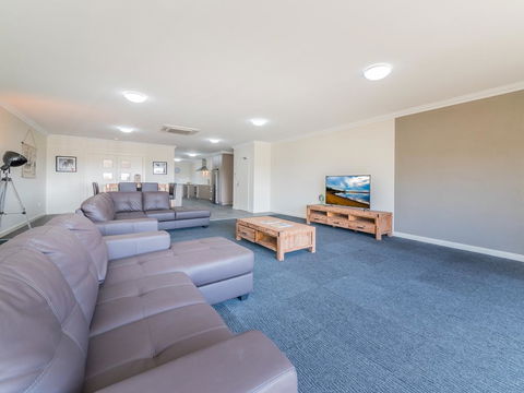 Thompson Ave Apartments - Accommodation Gladstone 3