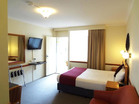 Three Explorers Motel - Accommodation Gladstone 3