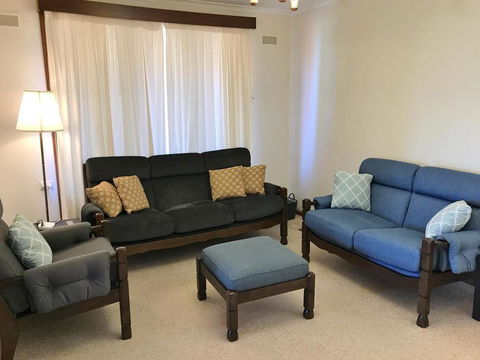 Three Sisters Garden Cottage - Accommodation Gladstone 3