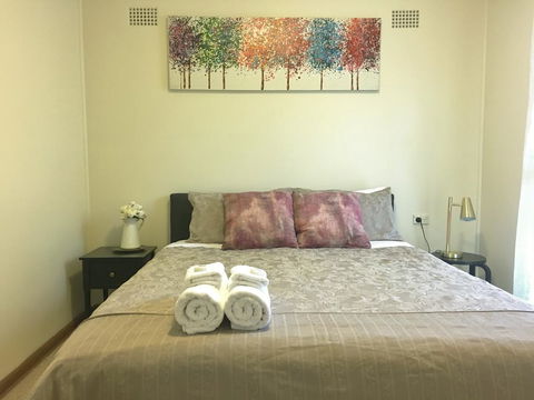 Three Sisters Garden Cottage - Accommodation Gladstone 2