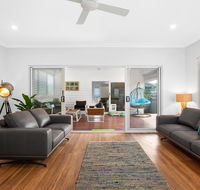 Three-Bed Family Entertainer Near Beach and Cafes - Accommodation Gladstone