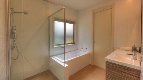 Tides Reach - Accommodation Gladstone 2