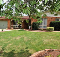 Tidy Home in a Leafy Suburb Great Location - Accommodation Gladstone