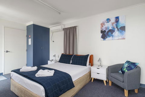 Tin Can Bay's Sleepy Lagoon Motel - Accommodation Gladstone 3