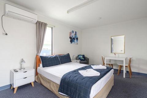 Tin Can Bay's Sleepy Lagoon Motel - Accommodation Gladstone 2