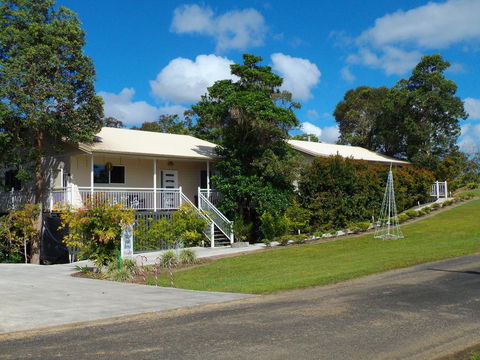 Tinaroo Sunset Retreat - Accommodation Gladstone 0
