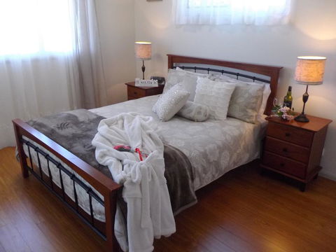 Tinaroo Sunset Retreat - Accommodation Gladstone 3