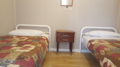 Tingle All Over Budget Accommodation - Accommodation Gladstone 3