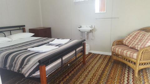 Tingle All Over Budget Accommodation - Accommodation Gladstone 1