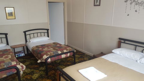 Tingle All Over Budget Accommodation - Accommodation Gladstone 2