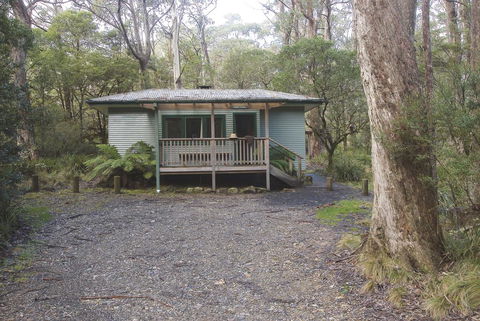 Toms Cabin - Accommodation Gladstone 1