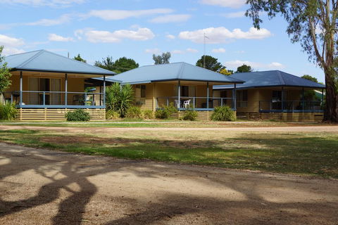 Tooleybuc River Retreat Villas - Accommodation Gladstone 0