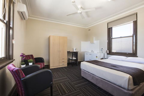 Toongabbie Hotel - Accommodation Gladstone 2