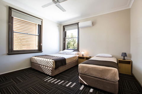 Toongabbie Hotel - Accommodation Gladstone 1