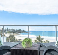 Top Floor Kings Beach Views With Private Rooftop Terrace with spa bath - Accommodation Gladstone
