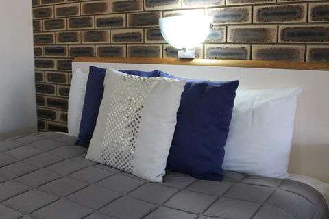 Top Of The Town Motel - Accommodation Gladstone 0