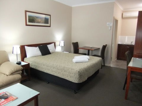 Top Of The Town Motel - Accommodation Gladstone 2