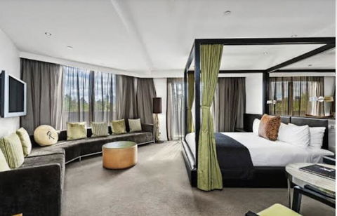 Top Private Service, Business Reception, Alternative Travel - Accommodation Gladstone 1