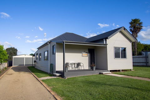 Topaz Cottage - Accommodation Gladstone 0